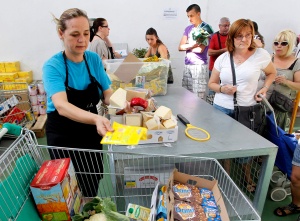 VOLUNTEER DISTRIBUTES GOODS AT FOOD BANK IN SPAIN